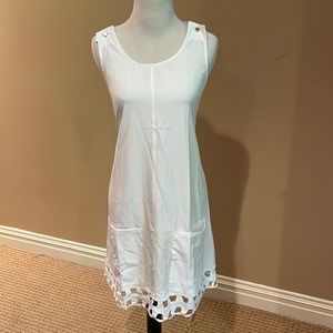White sleeveless dress with pockets